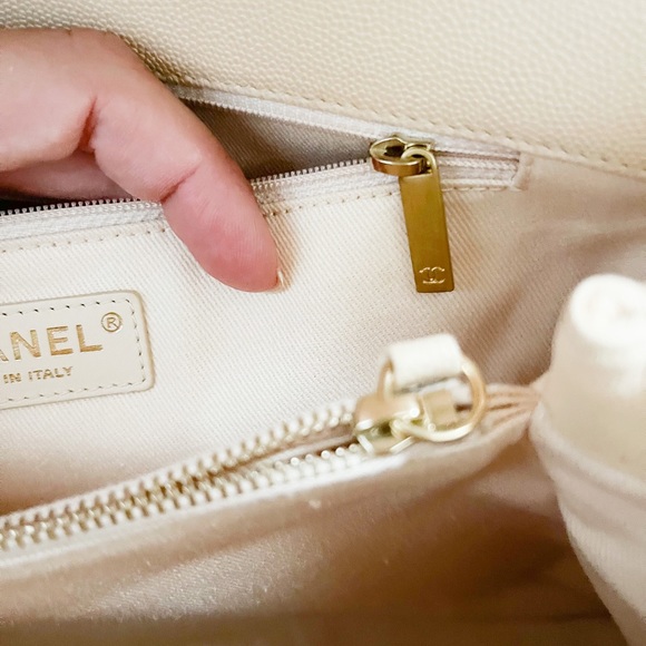 Chanel Caviar Quilted Medium Coco Handle Flap Bag - Picture 11 of 15